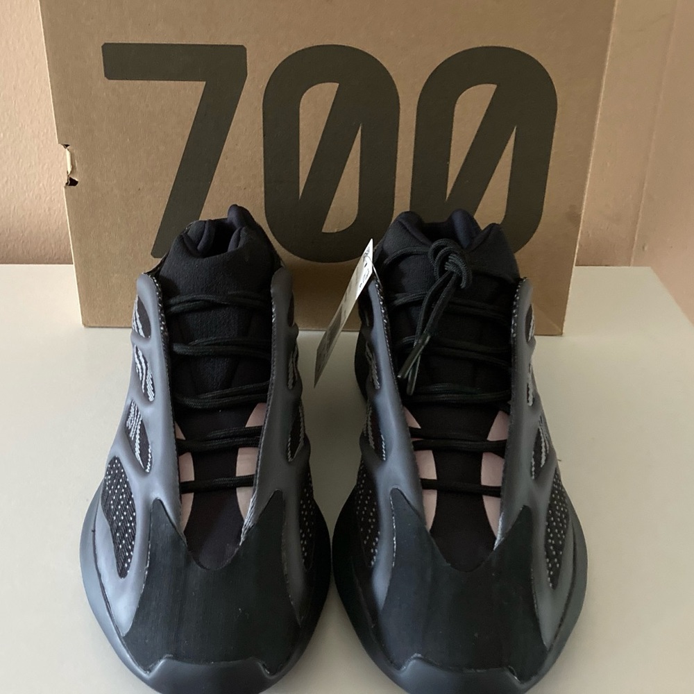New Yeezy 700 V3 H67799 Alvah